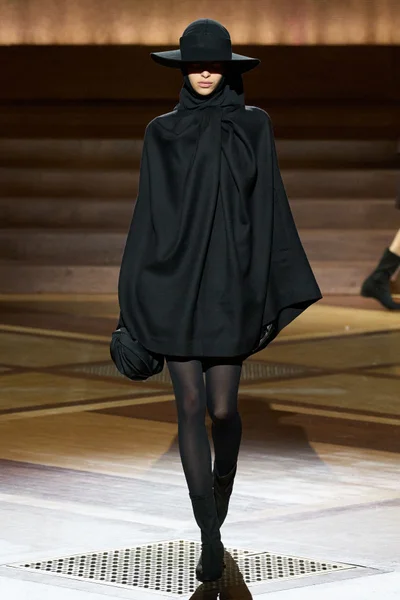 Look 25